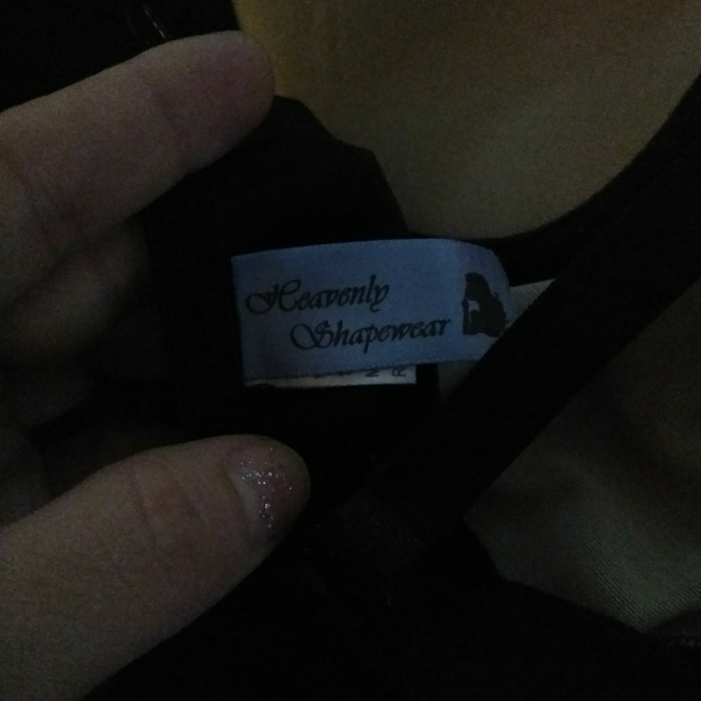 Lingerie - Picture 2 of 3